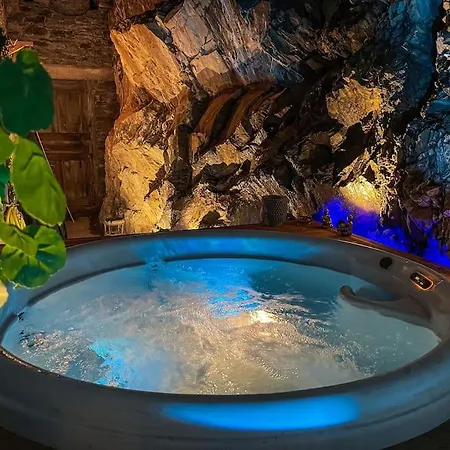 L'estagnole Pour 2 Personnes, Jacuzzi, Hammam