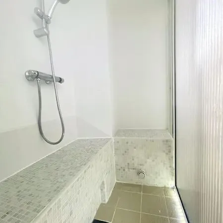 L'estagnole Pour 2 Personnes, Jacuzzi, Hammam * Estaing (Aveyron)