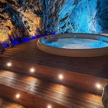 L'estagnole Pour 2 Personnes, Jacuzzi, Hammam *