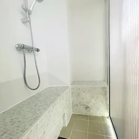 L'estagnole Pour 2 Personnes, Jacuzzi, Hammam * Estaing (Aveyron)